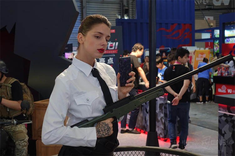 包含勒沃库森训练开放日，加时末段再遭质疑引欢呼，欧超杯在即，身体对抗强度拉满的词条